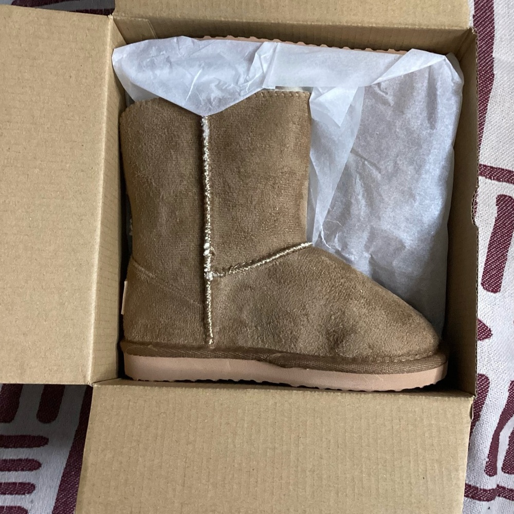 Cozy Tan Kids Boots M (Toddler 8-10)